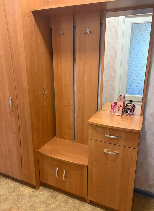 Продам шкаф прихожую с зеркалом