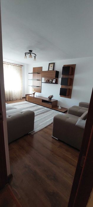 Apartament 3 camere,  etaj 2, 72 mp, linga Piata Mica