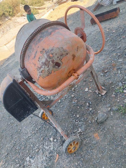 Продам бетономешалку Б-220