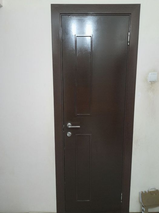 Uy xonalari uchun eshiklar.