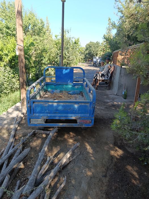 Motosikl sotiladi. Zapchast uchun akkumuliyatori yo'q