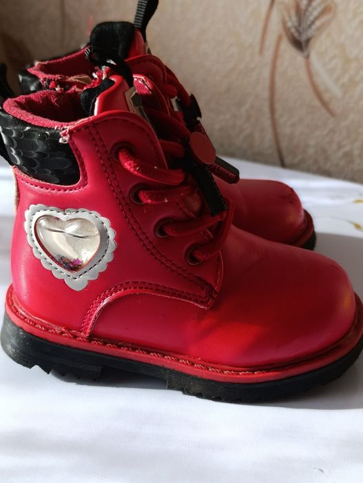 Продаю зимние ботиночки на девочку