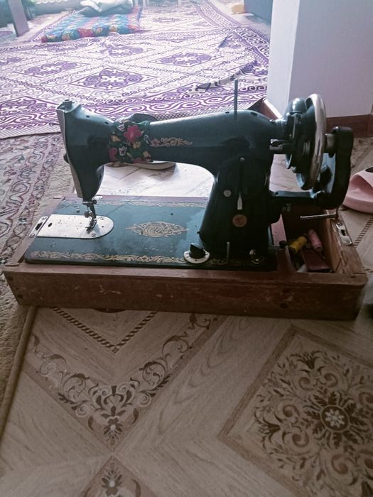 Продам швейную машину