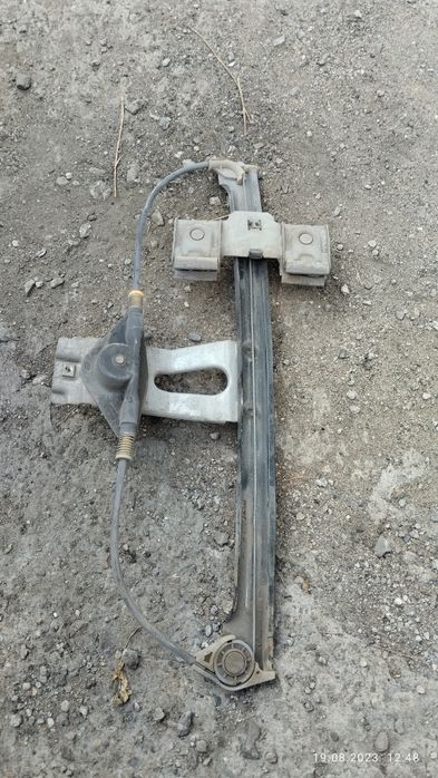 Продам стеклоподьемник гольф 3