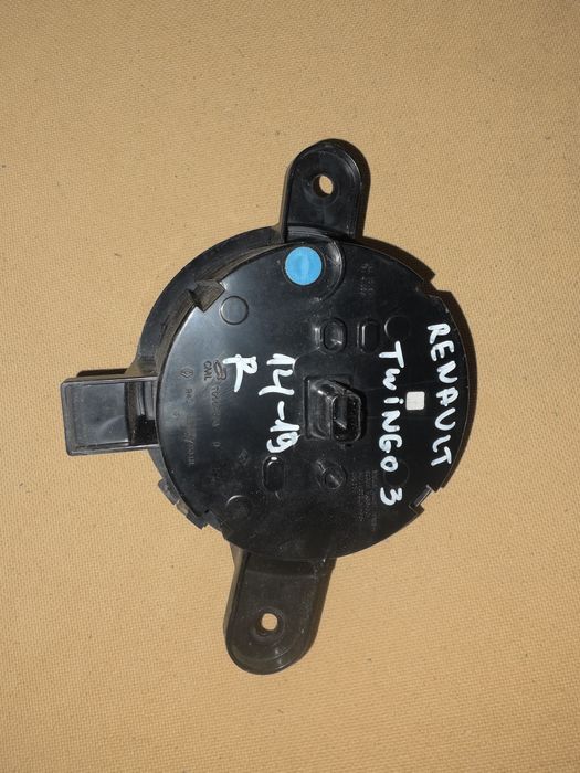 Renault Twingo 3 14-19 десен халоген дневна светлина