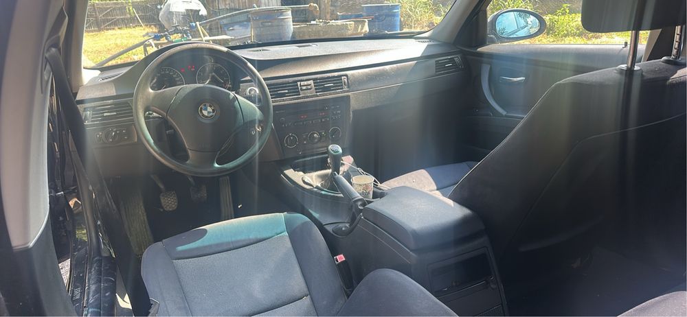 Dezmembrez bmw 320i e90