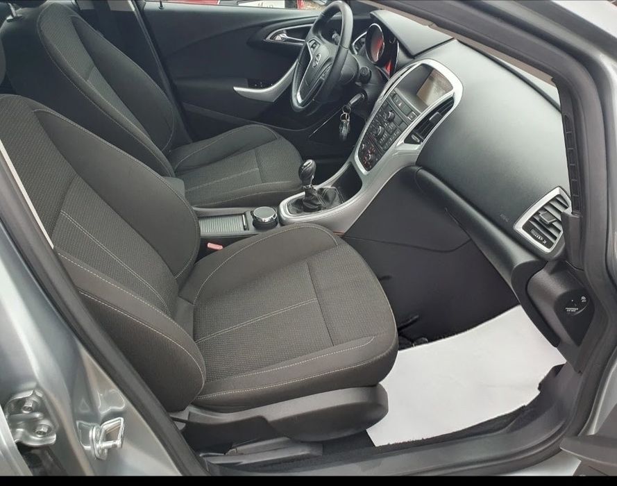 Продавам Опел Астра J 2.0  165к.с. CDTI / Sport Tourer