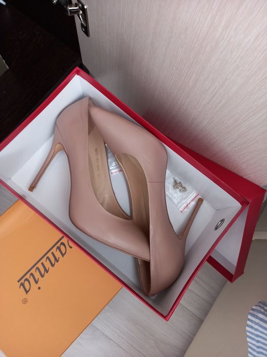 Продам туфли босоножки