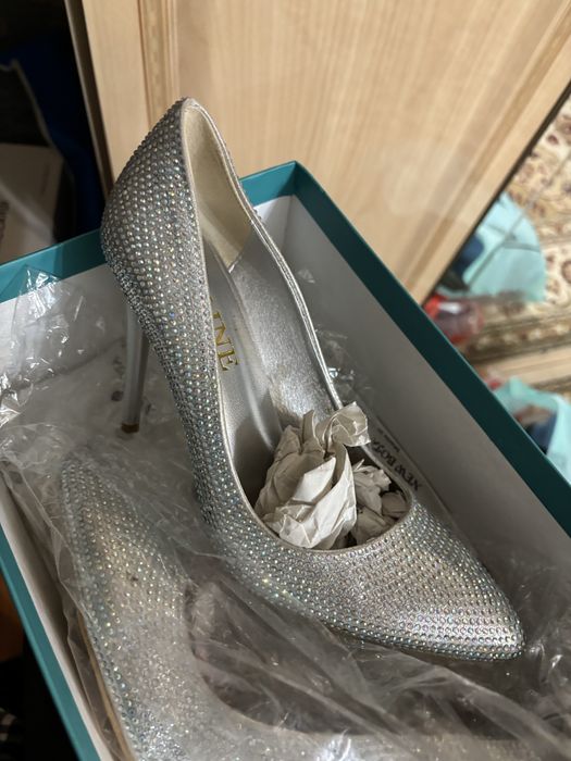 Женская туфелька