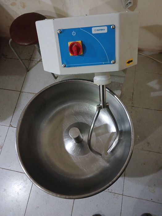 Продам тестомес в отличном состоянии  БУ