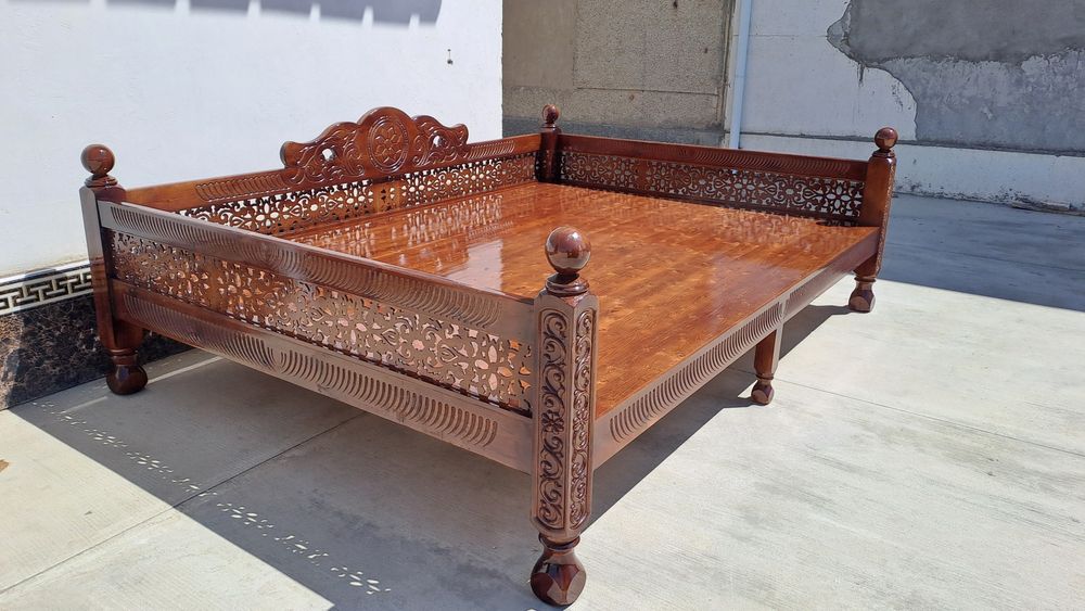 Тапчан, Крават, Сурилар Бухоро шахарда