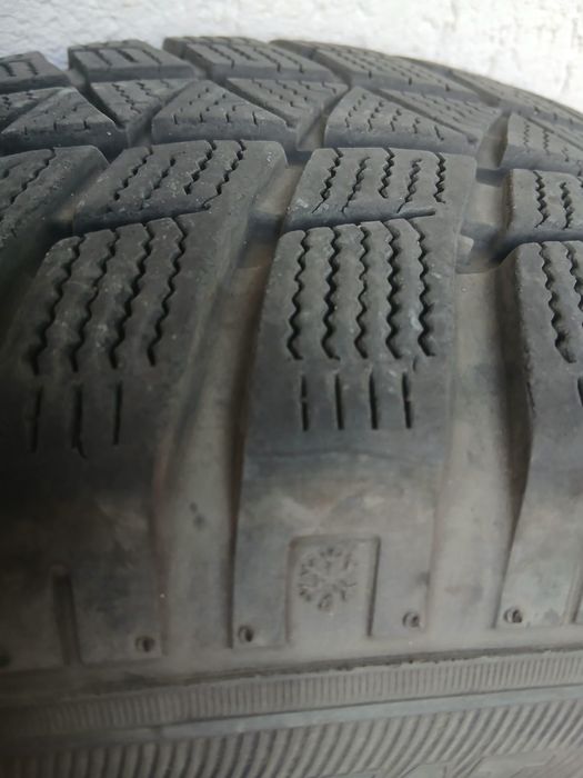 Vand cauciucuri de iarna cu jante aliaj