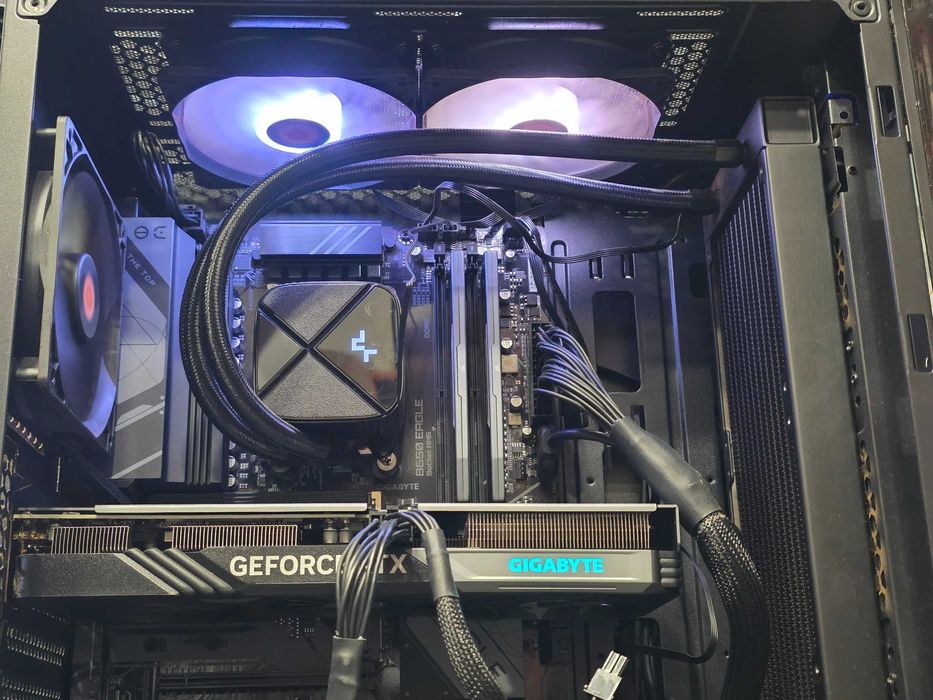 Hope Amanet P7 Unitate PC Gaming Ryzen 5 / RTX 4060 / 32GB DDR 5