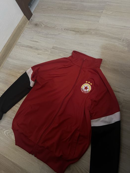 Продавам горнище на Цска чисто ново без забележки.