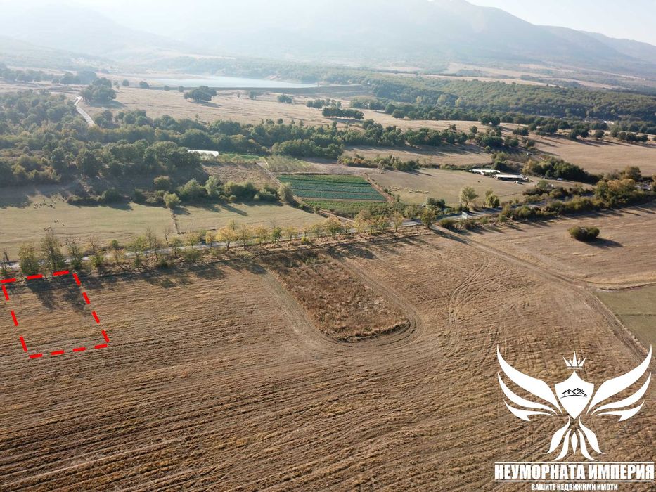 Продавам земя 800кв. преди село Тополово на първа линия