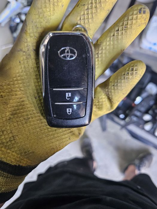 Ключ Keyles Go за Toyota Hilux