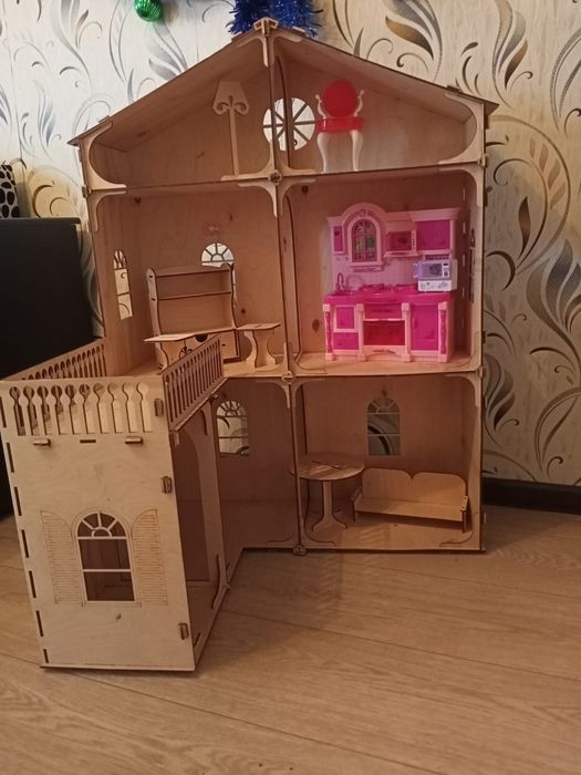 Продам домик кукольный