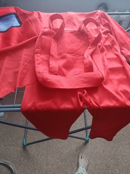 Продам нов.костюм амонг ас