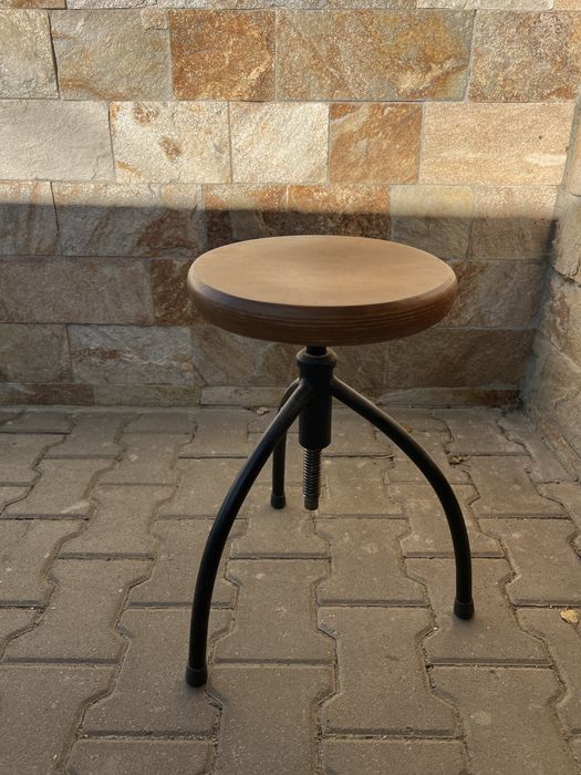 Индустриална табуретка