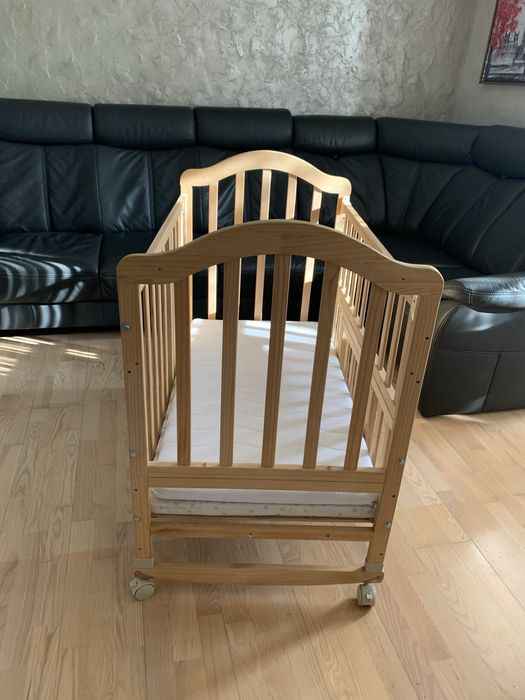 Patut din lemn cu usa culisanta