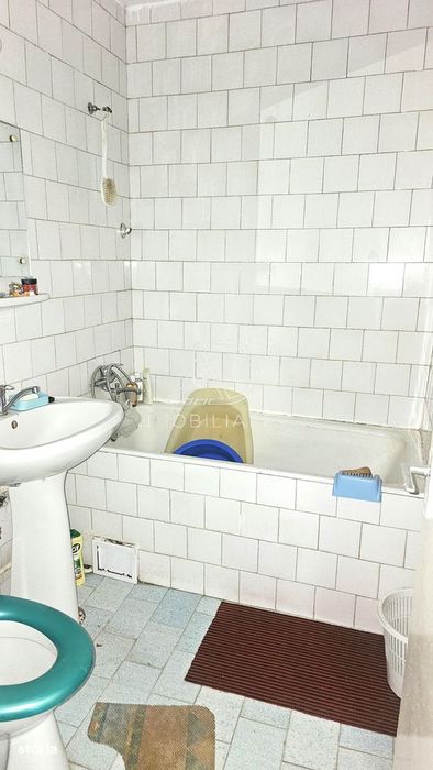 Apartament 3 camere decomandat - zona centrală – strada General Tell