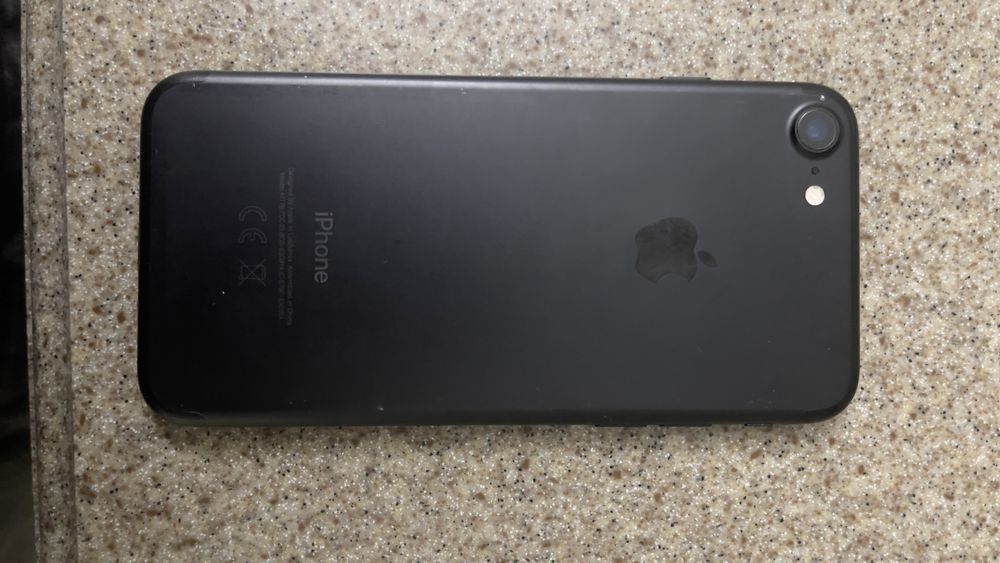 Продам или обмен айфон 7.