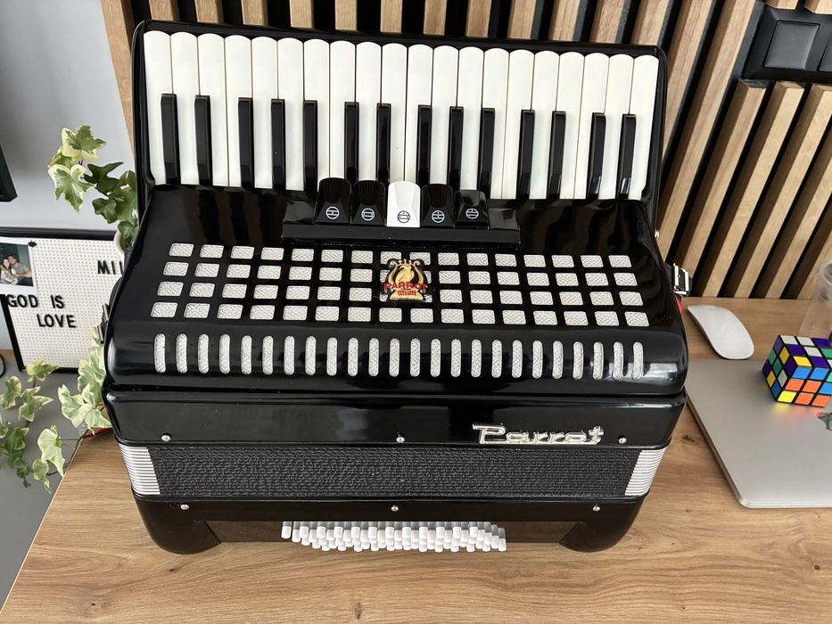 Acordoen Parrot cu 60 de basi ca nou