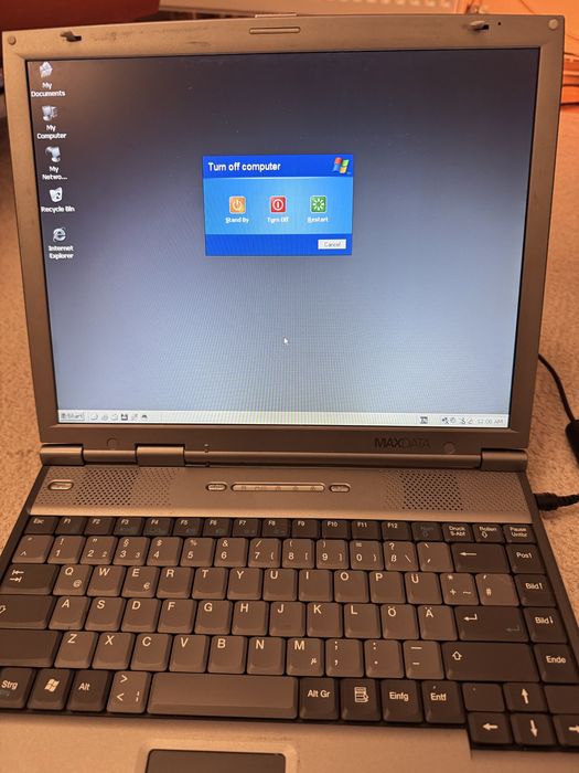 Laptop vintage Maxdata Celeron Win XP, functional