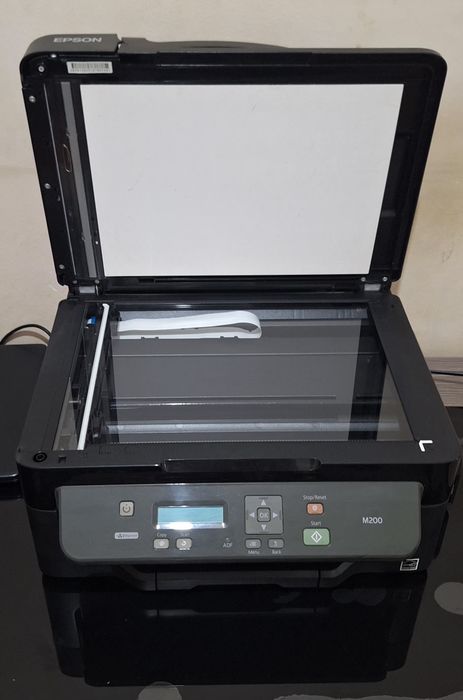 Принтер EPSON 3 в 1  ксерокс, сканер и обычная печать.