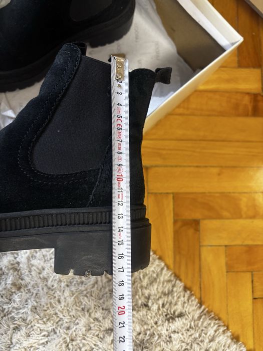 Ghete din piele întoarsă, marimea 37