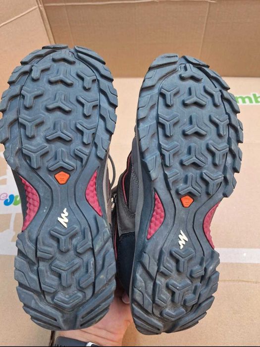 Bocanci 39 Waterproof Quechua in foarte bune condiții.