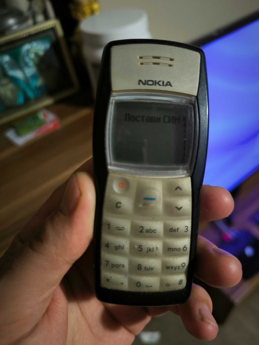 Заглавие: Nokia 1100 – оригинална, работеща, със зарядно Описание: Продавам оригинална Nokia 8210 – класически модел от края на 90-те.