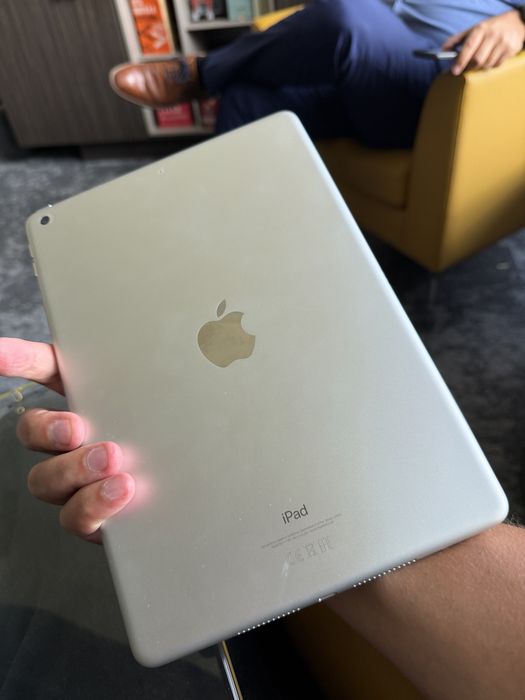 iPad 2021 9th gen 64Gb aproape nouă