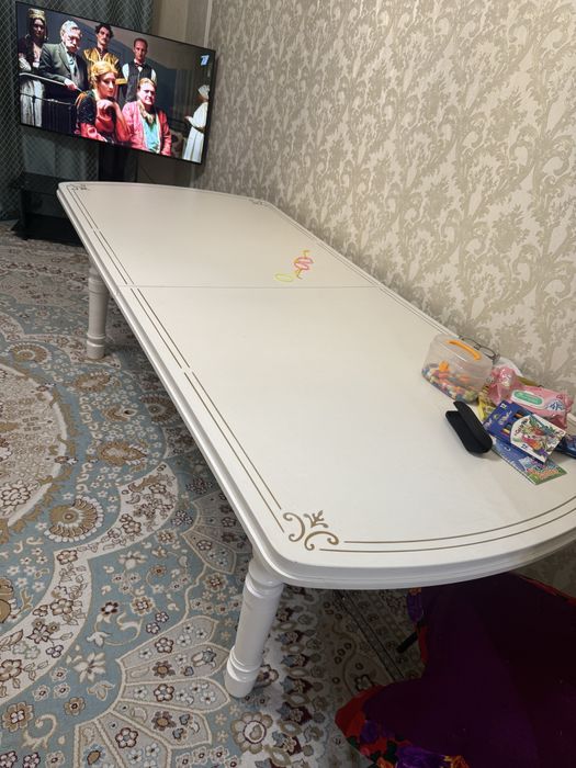 Стол для гостиной