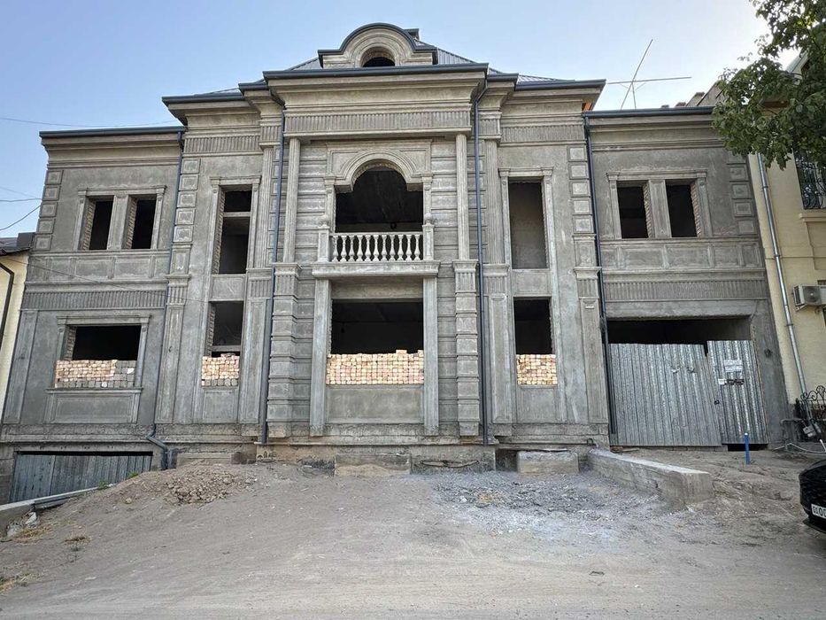 Олмазор тумани,Мойкургон махаллада ховли уй сотилади 6 сотих (Коробка)