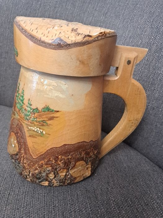 Дървена кана с дръжка