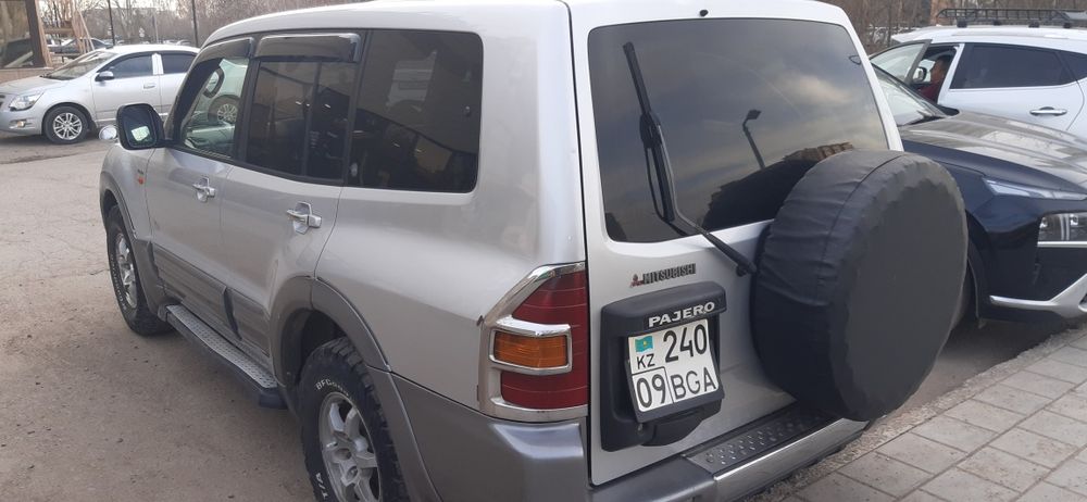 Митсубиси Паджеро 2000.