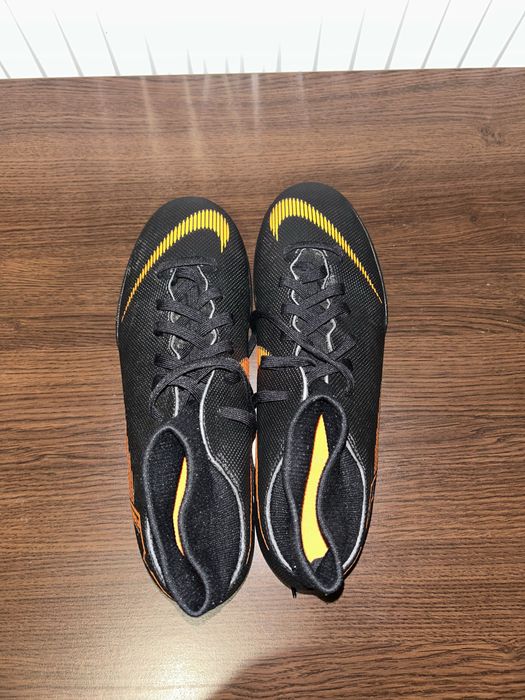 Vand ghete de fotbal Mercurial