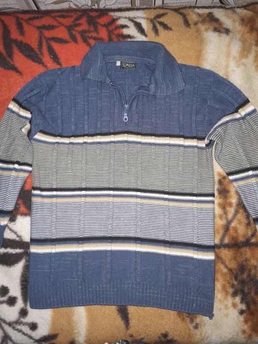 Продам свитера на мальчика.