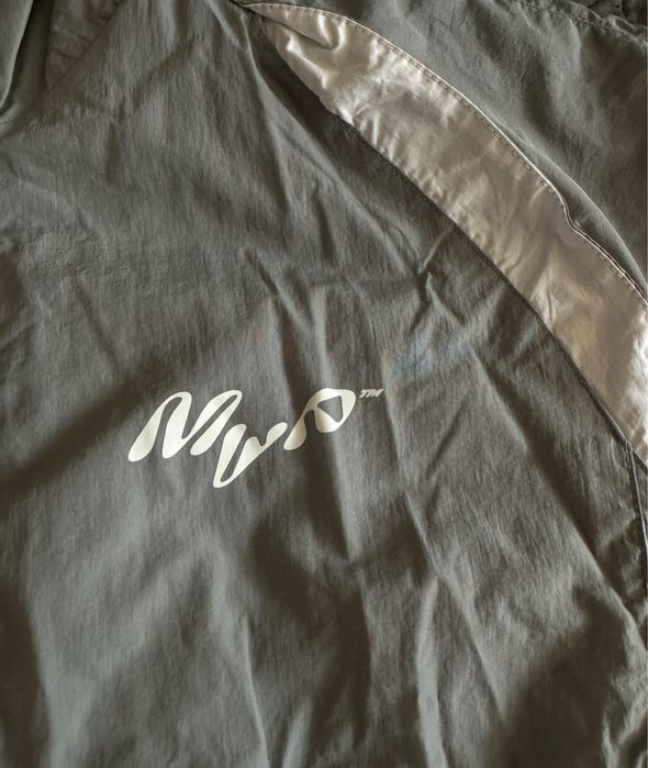 Ветровка от Bershka