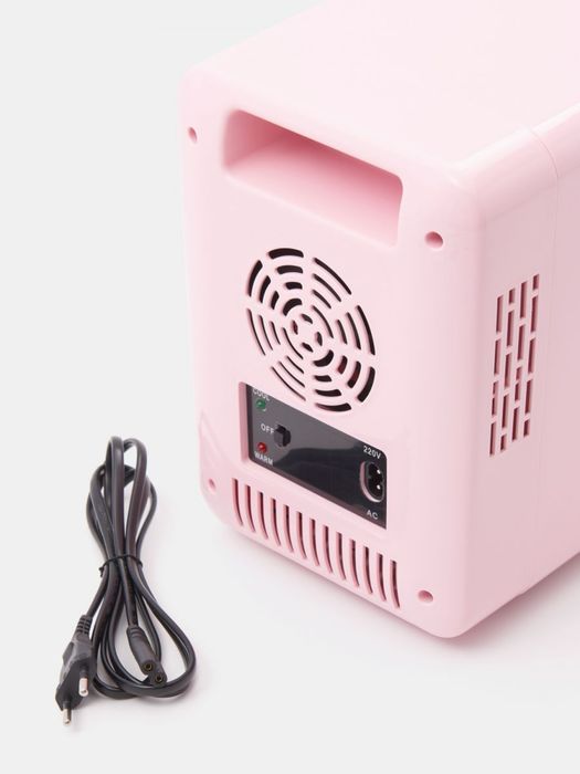 „Cosmetics Fridge” SINSAY – Mini-frigider pentru cosmetice