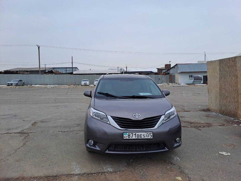 Продам машину -Toyota Sienna