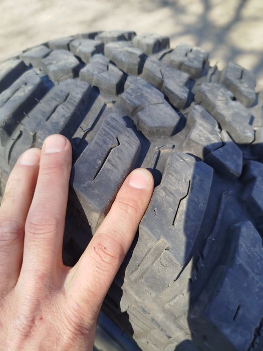 Продам комплект резины 265/70R16 MT