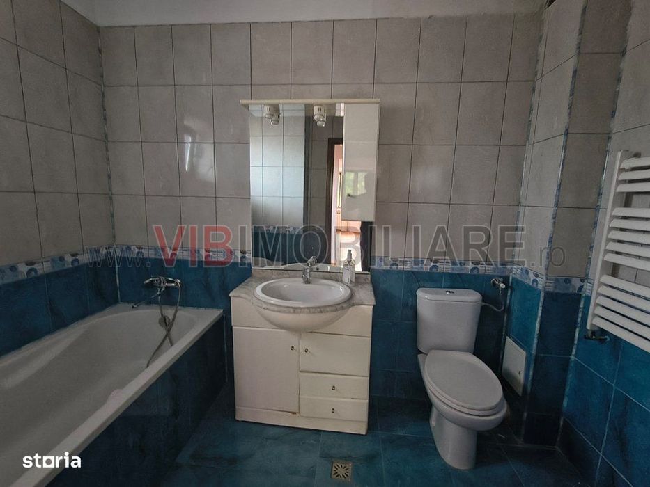 Apartament cu 3 camere, 80 mp, nemobilat - pentru birouri - Zona Piața