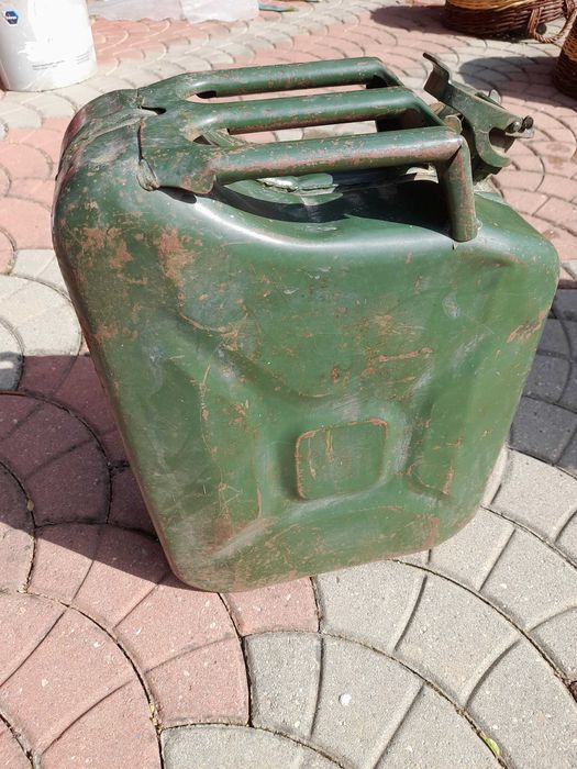 Vand canistra combustibil 20litri Dacie