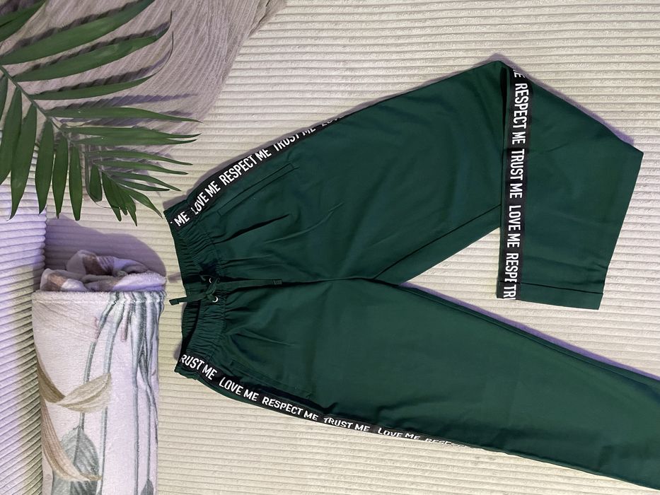 Зелен панталон от bershka