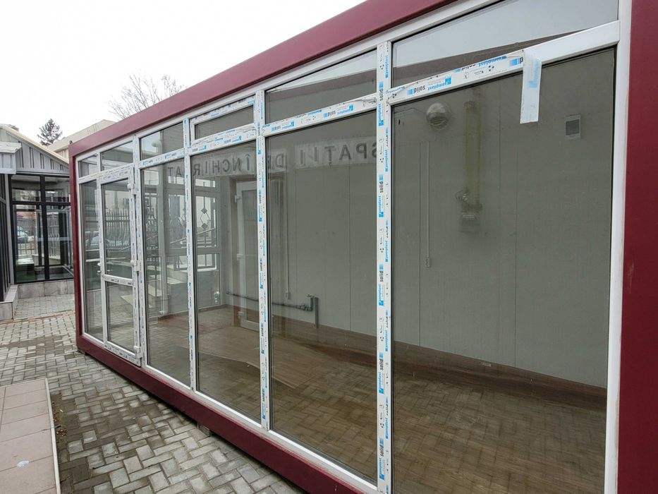 Vand container comercial 6x2,4 m locatie Podu Iloaiei-piata