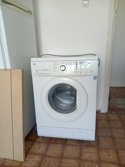 Продам стиральную машину LG. Рабочая. 7 кг.