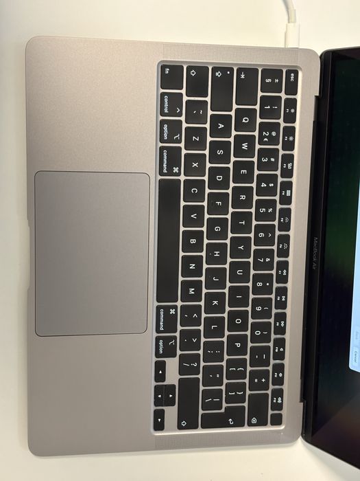 Macbook Air 2020 13” A2179 256 GB Intel Core i3 8GB