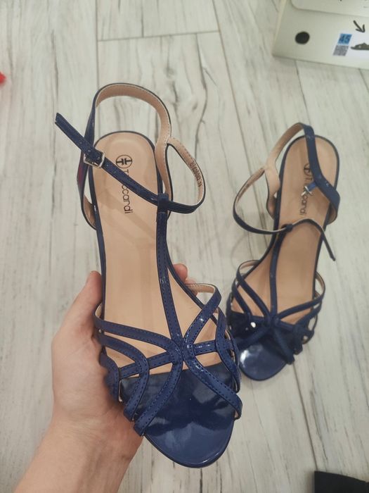 Босоножки синие новые